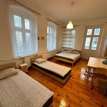 Lilia House Vandrarhem Poznań Exteriör bild