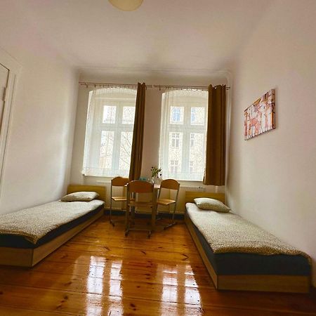 Lilia House Vandrarhem Poznań Exteriör bild