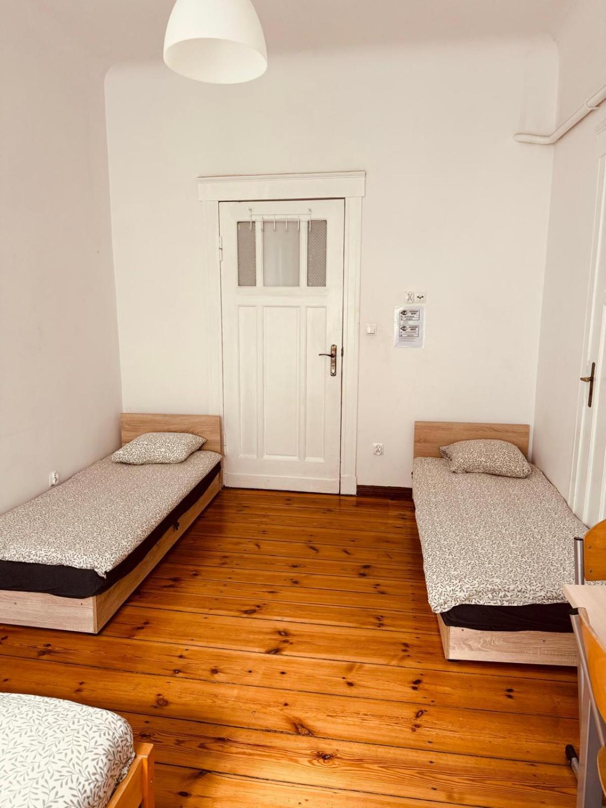 Lilia House Vandrarhem Poznań Exteriör bild