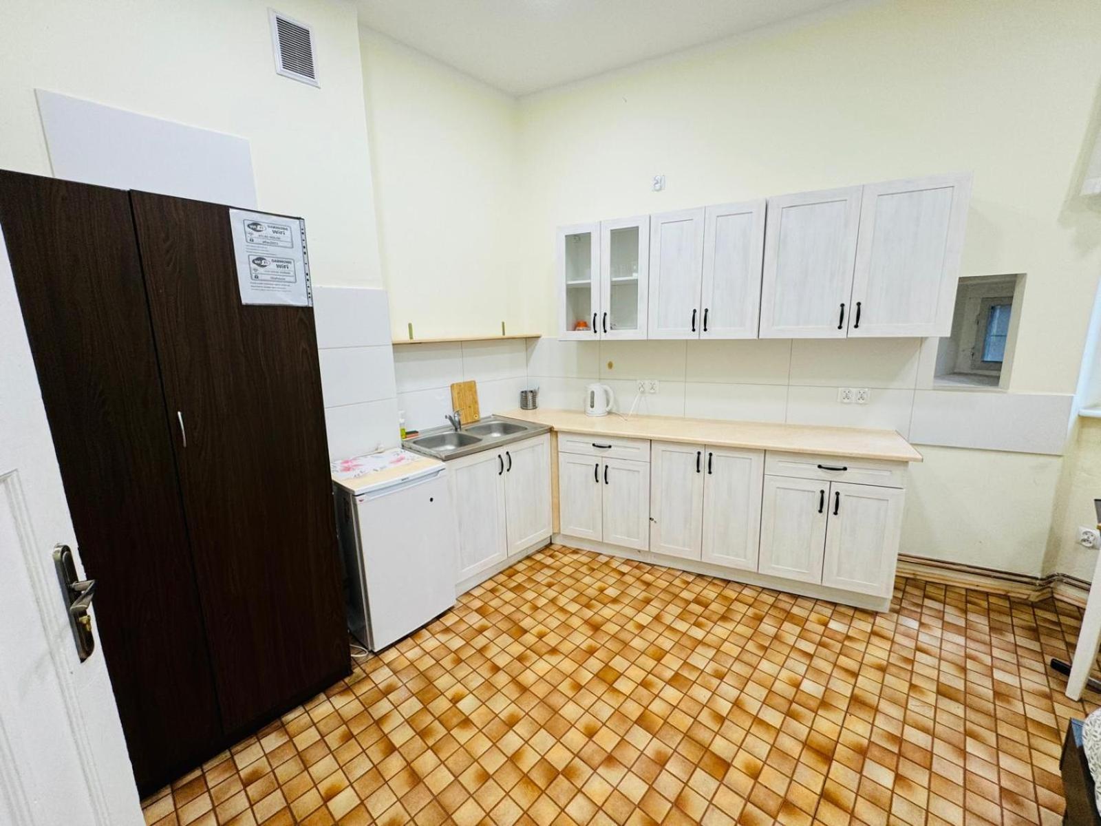 Lilia House Vandrarhem Poznań Exteriör bild
