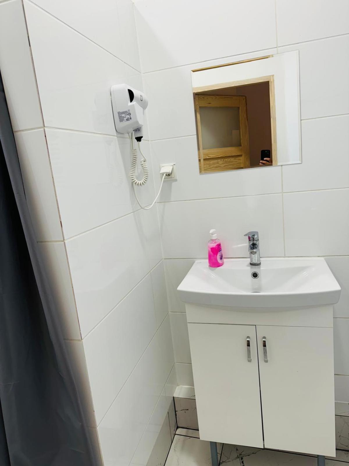 Lilia House Vandrarhem Poznań Exteriör bild
