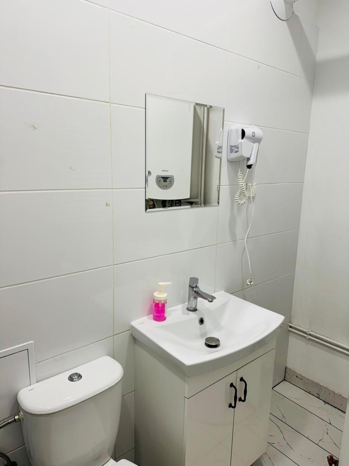 Lilia House Vandrarhem Poznań Exteriör bild