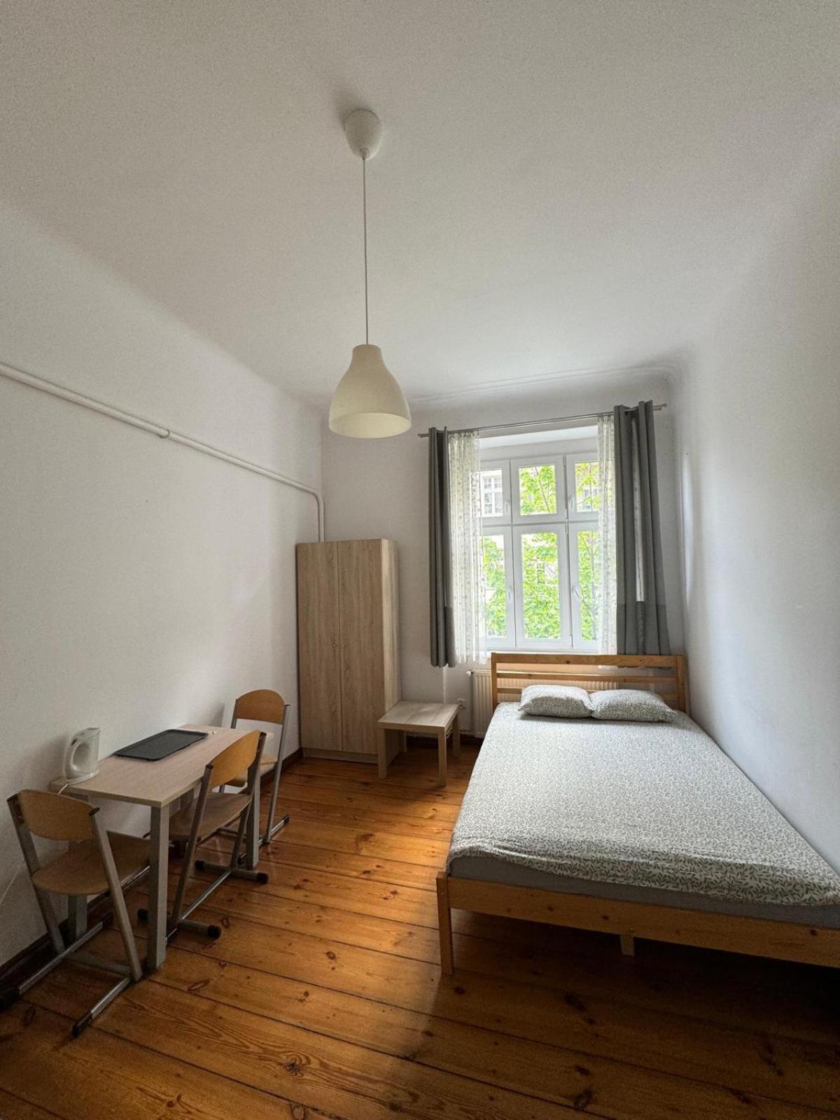 Lilia House Vandrarhem Poznań Exteriör bild