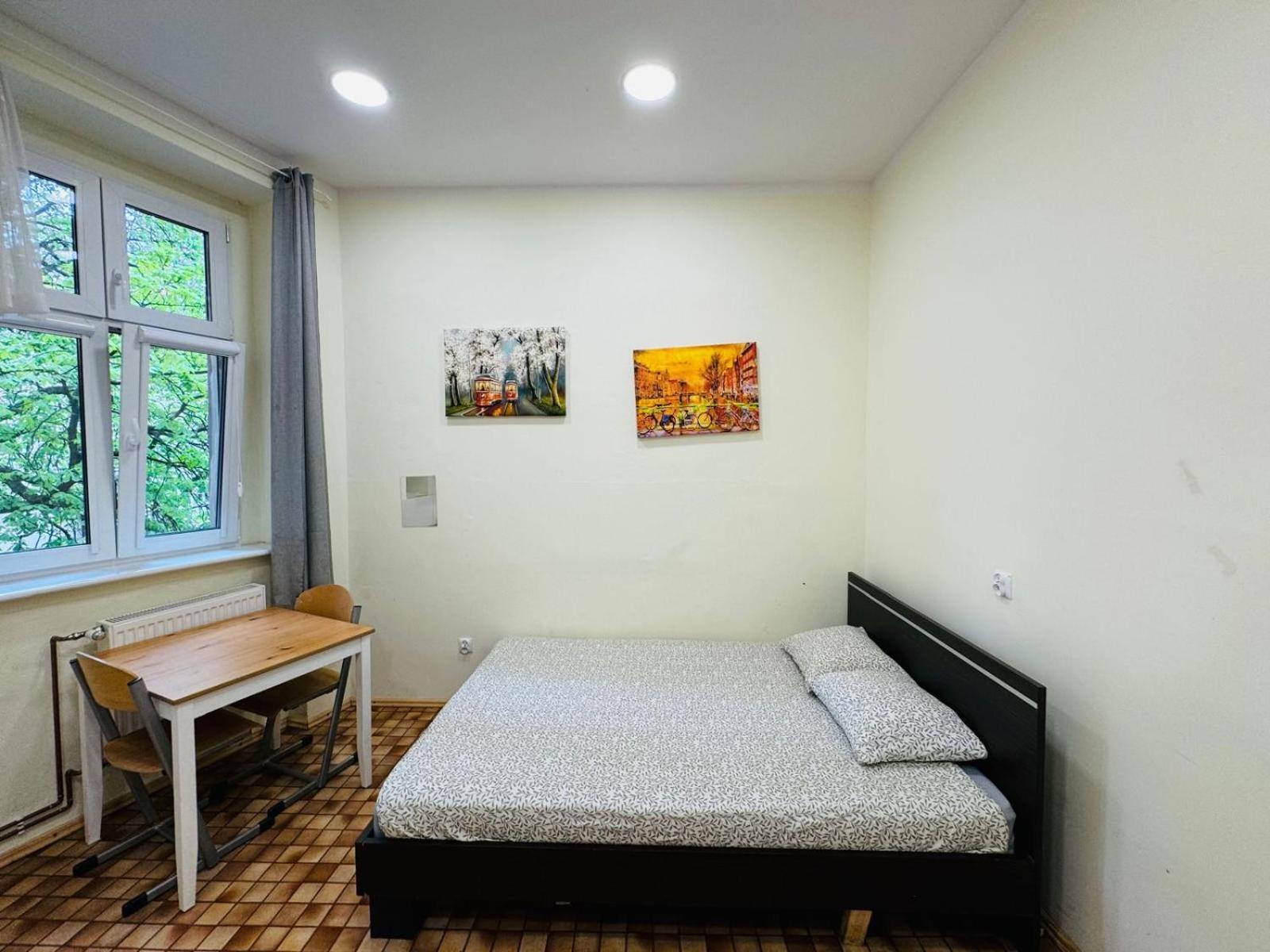 Lilia House Vandrarhem Poznań Exteriör bild