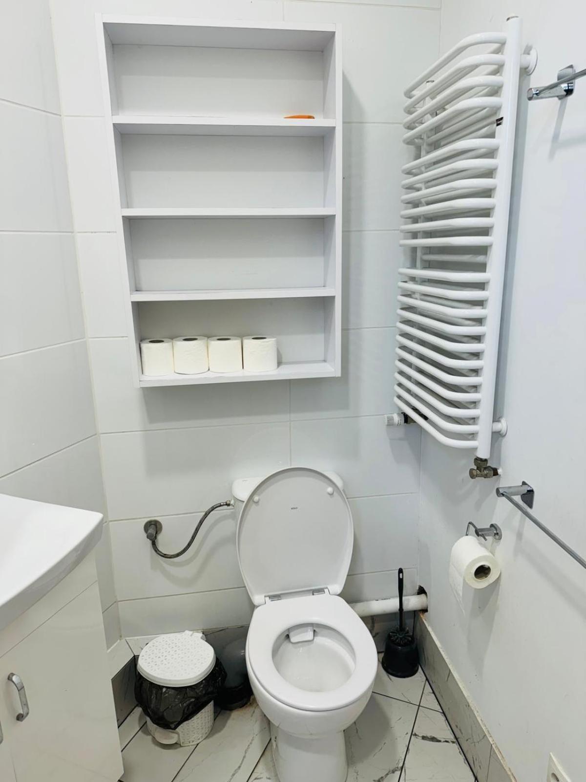 Lilia House Vandrarhem Poznań Exteriör bild