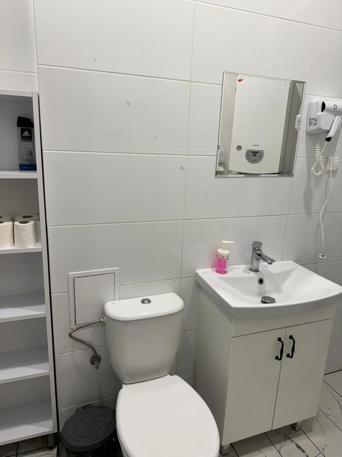 Lilia House Vandrarhem Poznań Exteriör bild