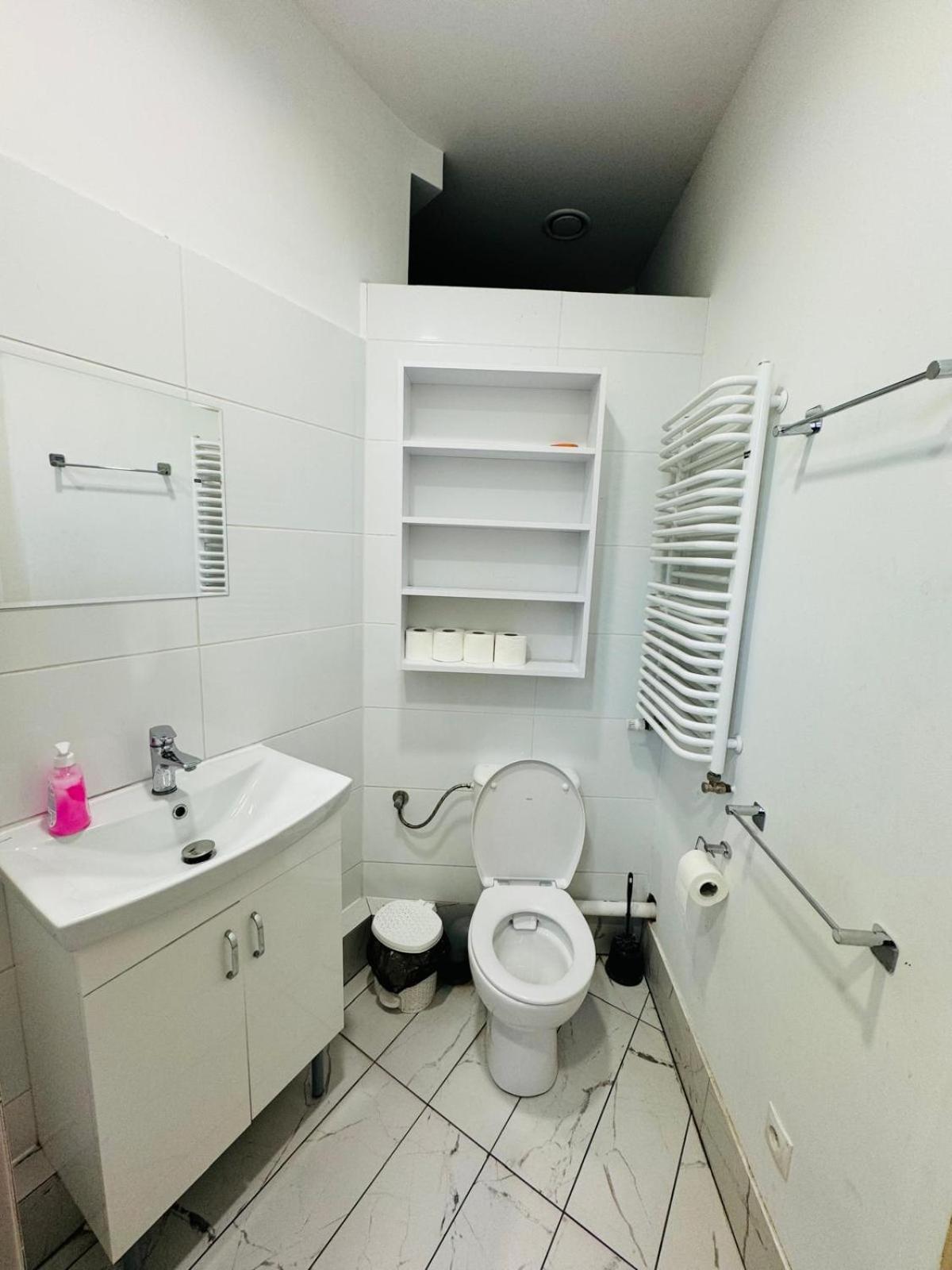 Lilia House Vandrarhem Poznań Exteriör bild