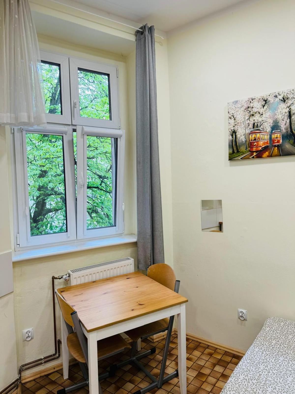 Lilia House Vandrarhem Poznań Exteriör bild