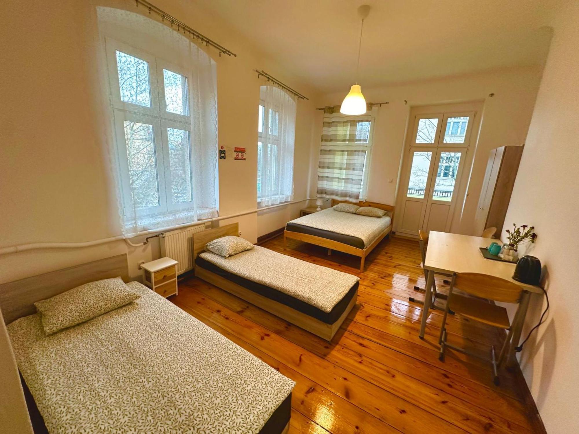 Lilia House Vandrarhem Poznań Exteriör bild