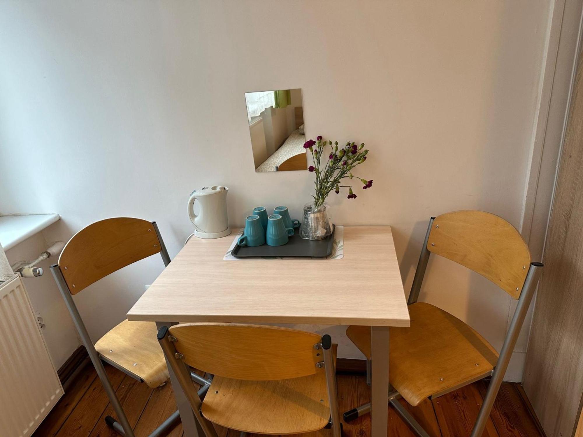 Lilia House Vandrarhem Poznań Exteriör bild