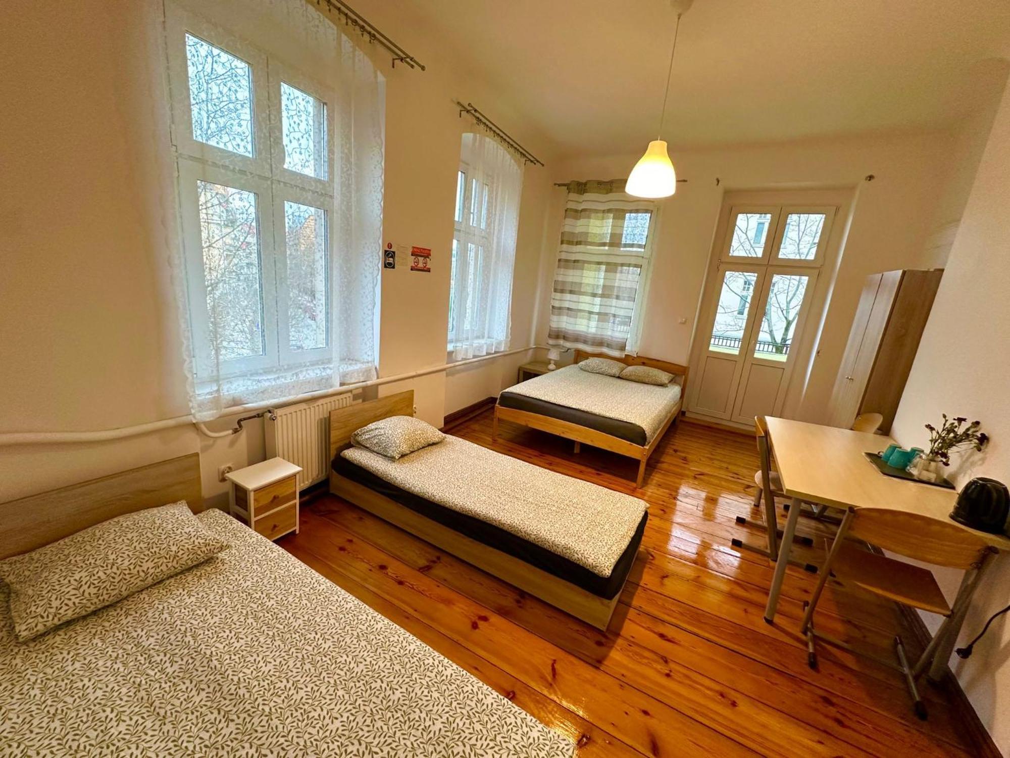 Lilia House Vandrarhem Poznań Exteriör bild
