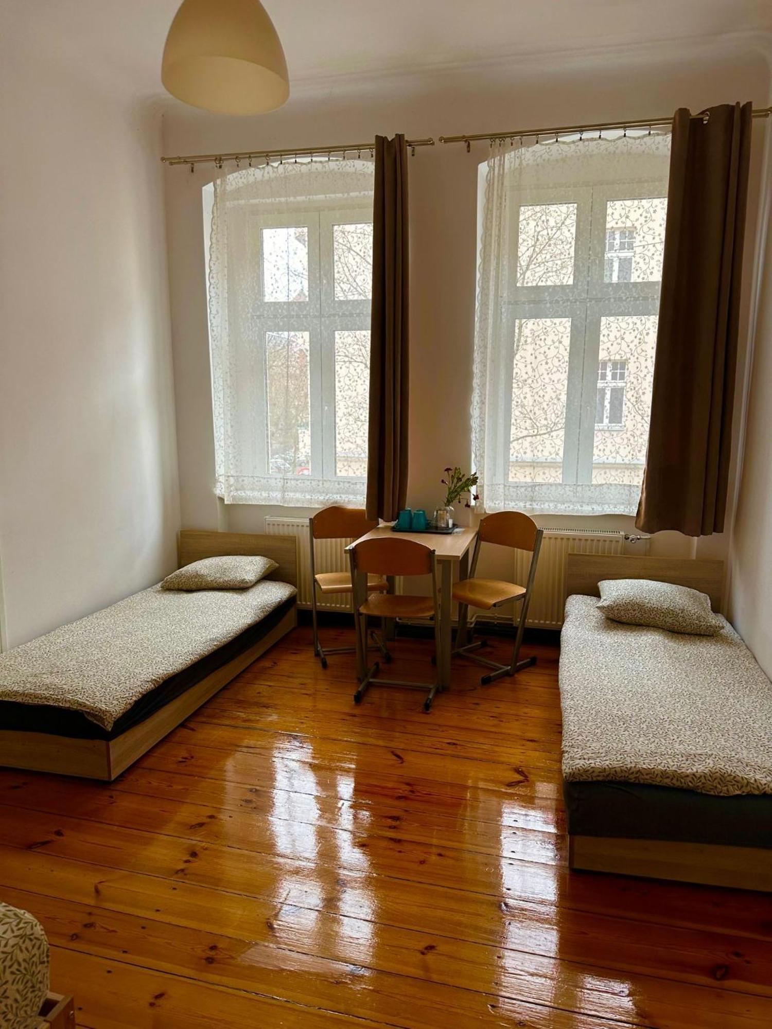 Lilia House Vandrarhem Poznań Exteriör bild