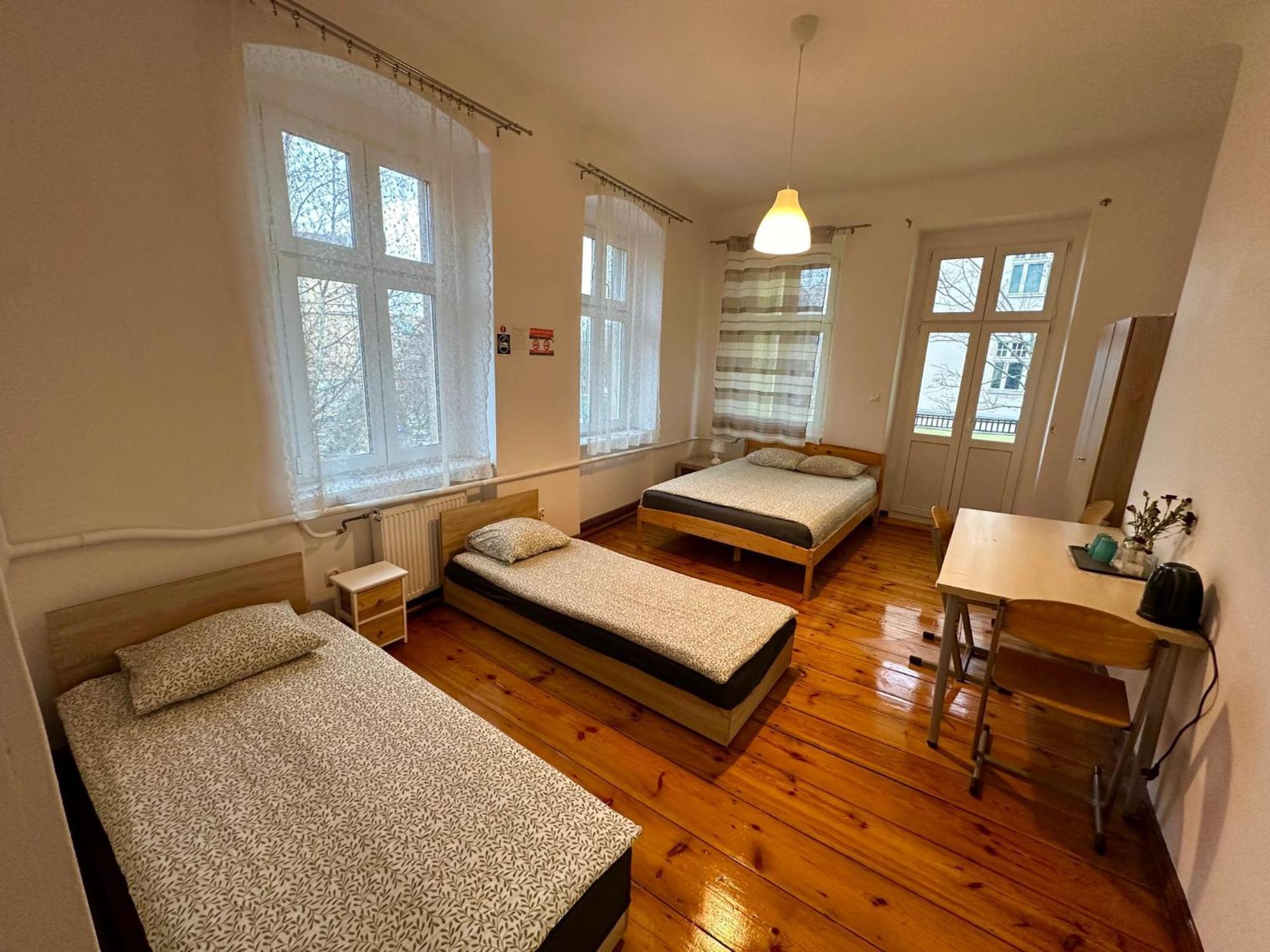 Lilia House Vandrarhem Poznań Exteriör bild