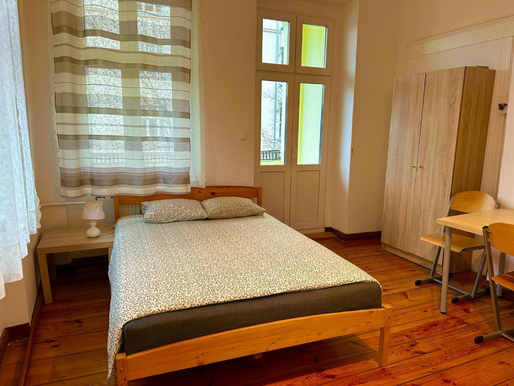 Lilia House Vandrarhem Poznań Exteriör bild
