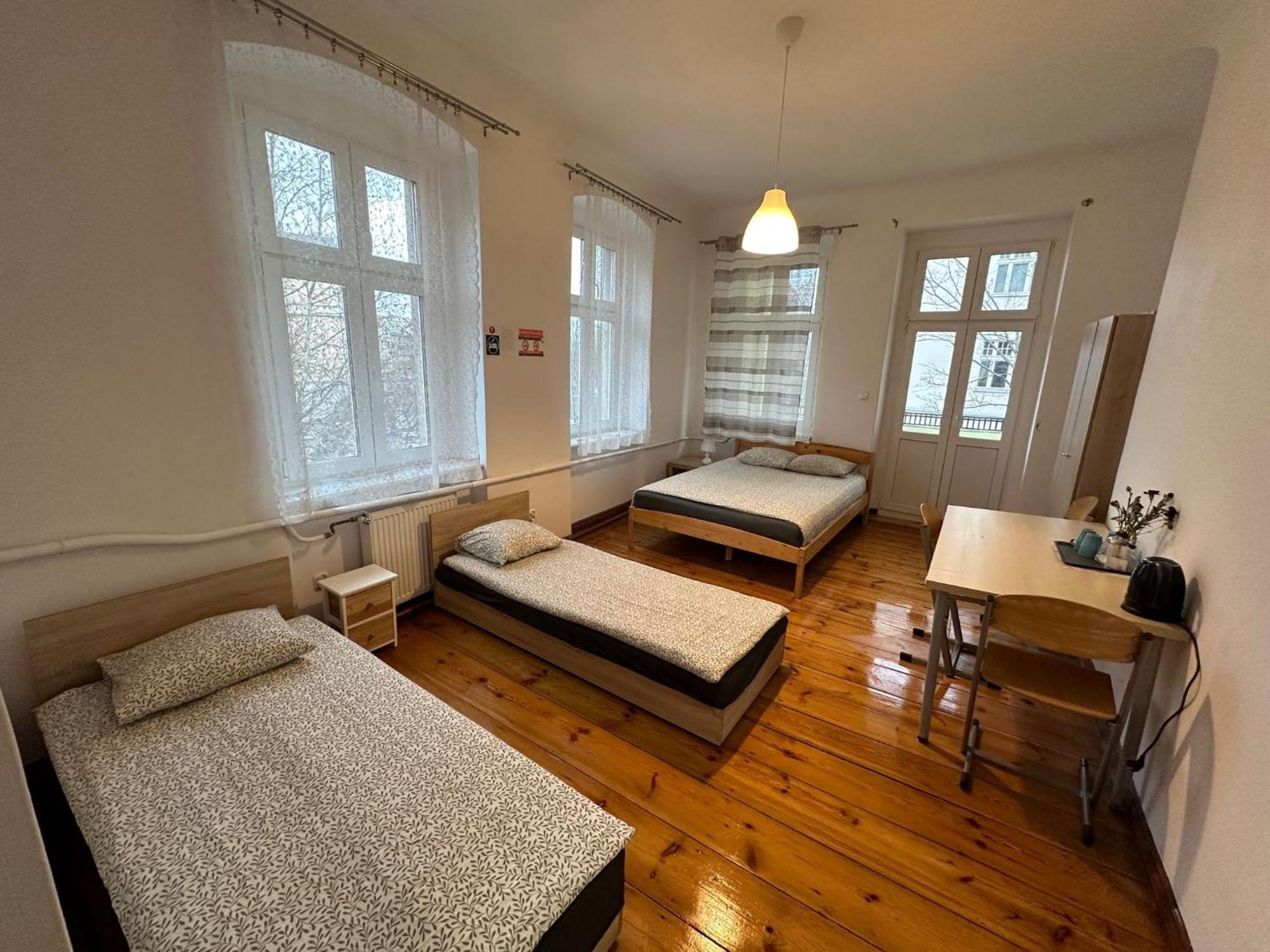 Lilia House Vandrarhem Poznań Exteriör bild